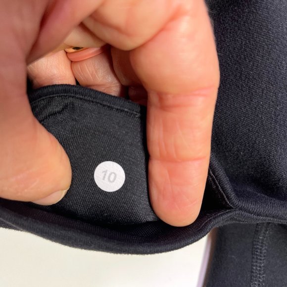 Lululemon Size 10 Black Cropped Athletic Leggings *Wear - Picture 3 of 6